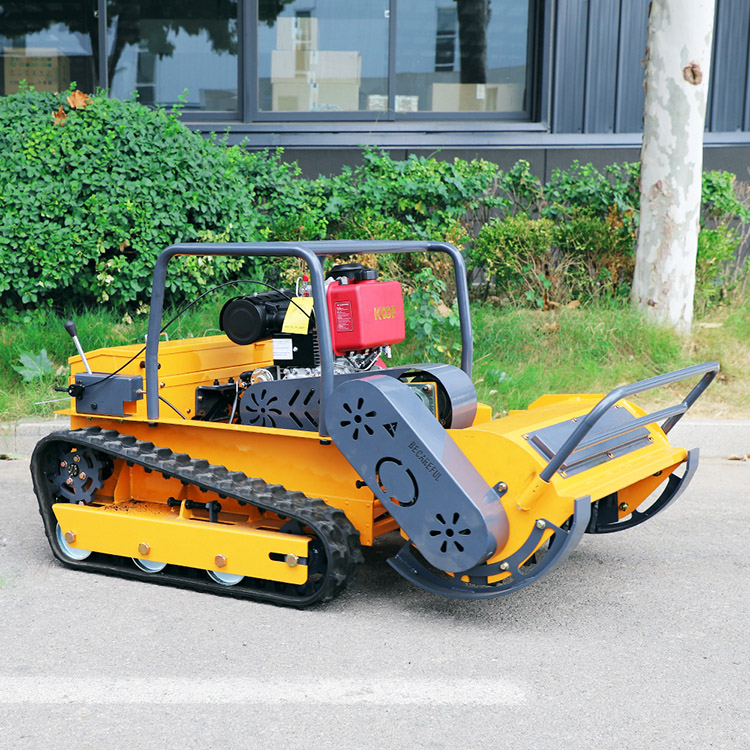 Self propelled petrol lawnmower