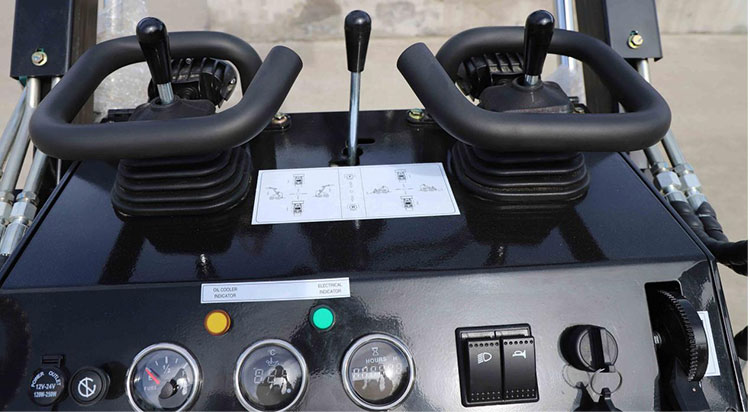 Mini skid steer loader